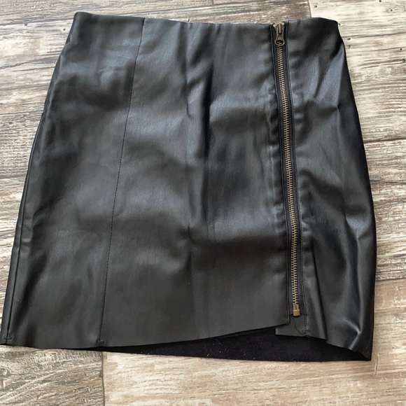 Skirt - Picture 1 of 3